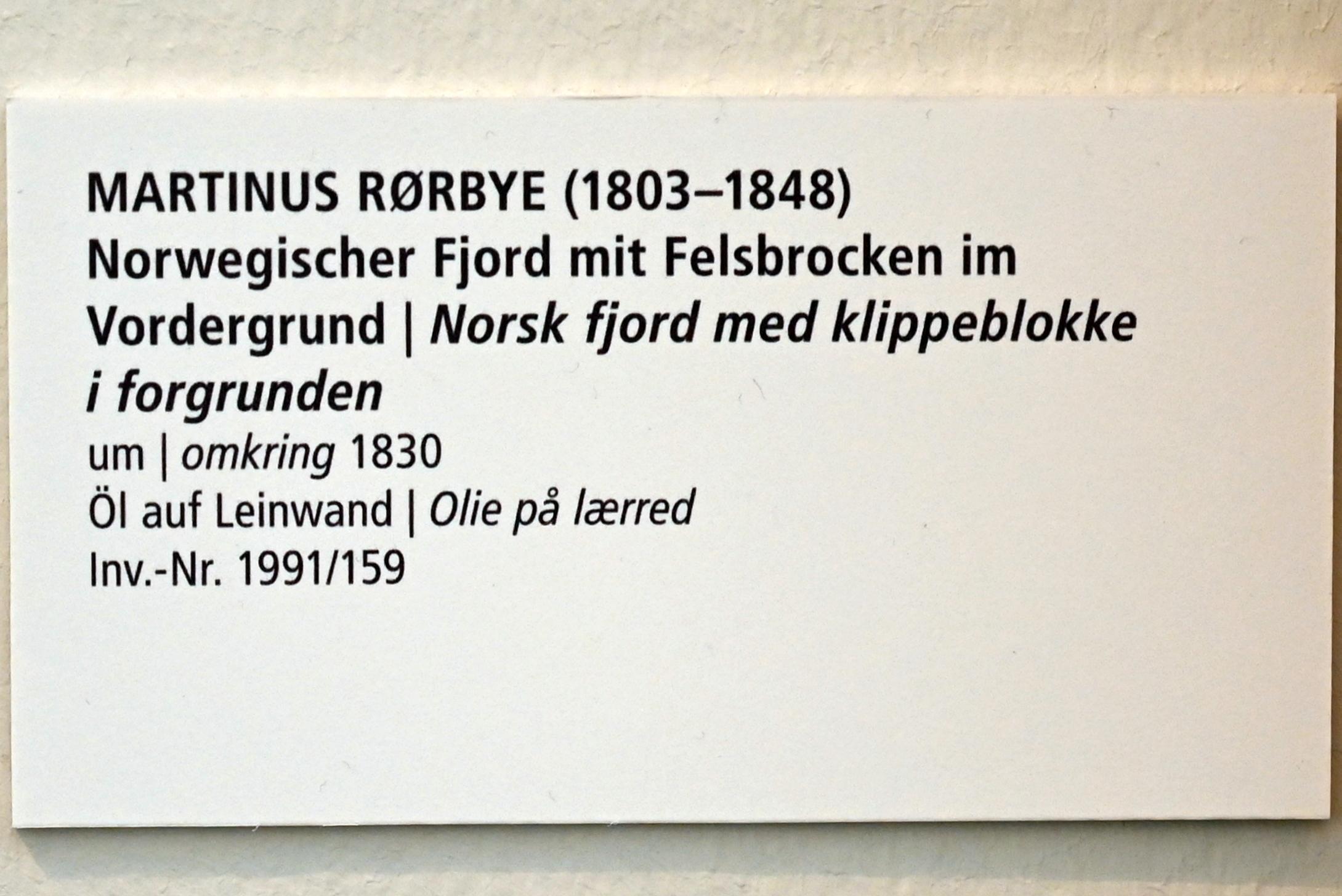Martinus Rørbye (1830–1839), Norwegischer Fjord mit Felsbrocken im Vordergrund, Schleswig, Landesmuseum für Kunst und Kulturgeschichte, Saal 44, um 1830, Bild 2/2