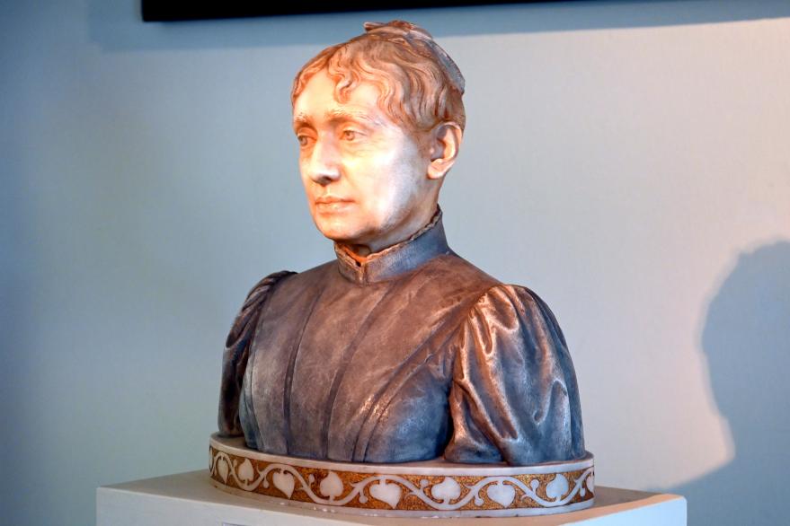 Artur Volkmann (1879–1896), Portraitbüste Anna Anschütz, geb. Volkmann (1832-1901), Tante des Künstlers, Schleswig, Landesmuseum für Kunst und Kulturgeschichte, Jugendstil, 1896, Bild 2/4