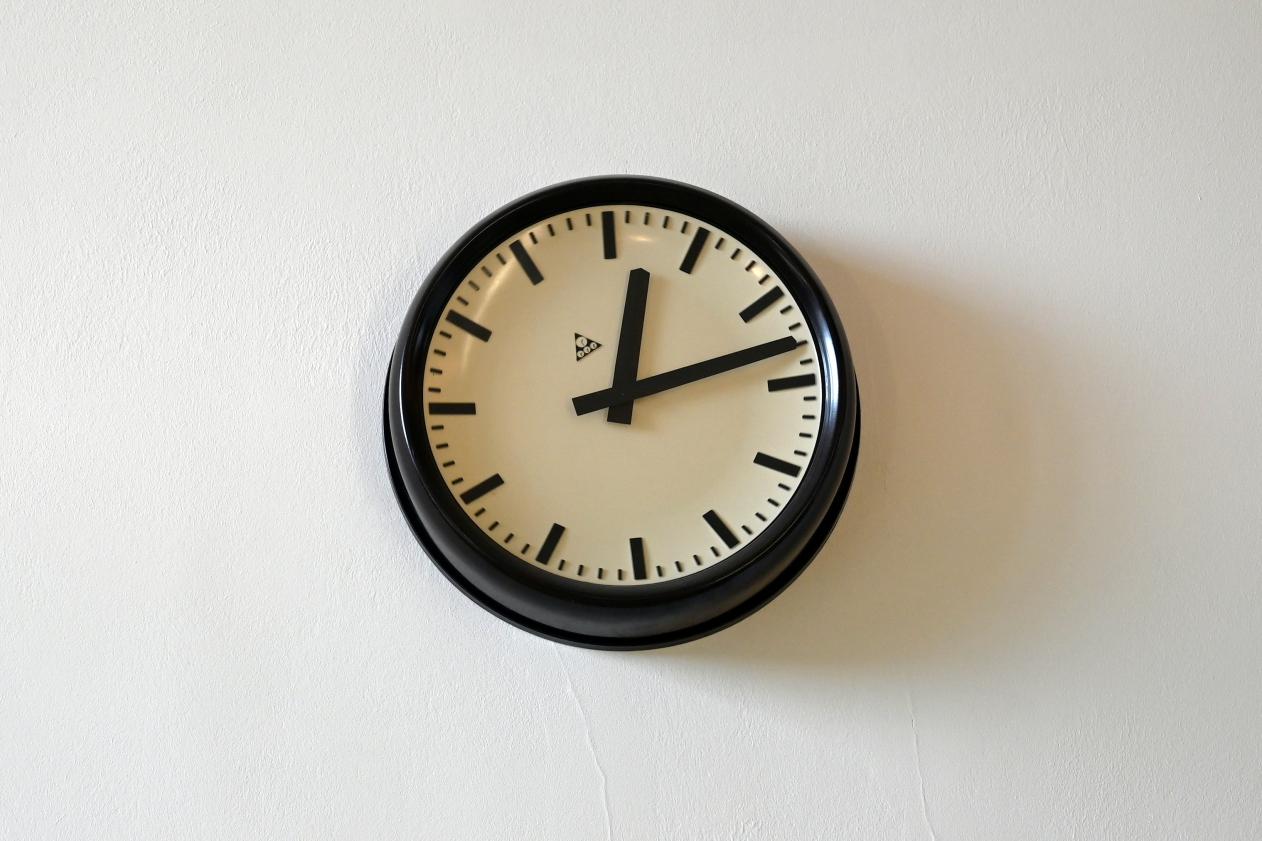 Via Lewandowsky (2006), Lichtuhr, Kiel, Kunsthalle, Eingangsbereich, 2006