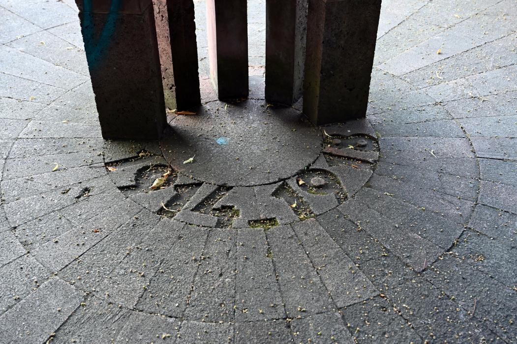 Gustav August Munzer (1931), Studenten-Ehrenmal, Kiel, Schlossgarten, 1931, Bild 2/2