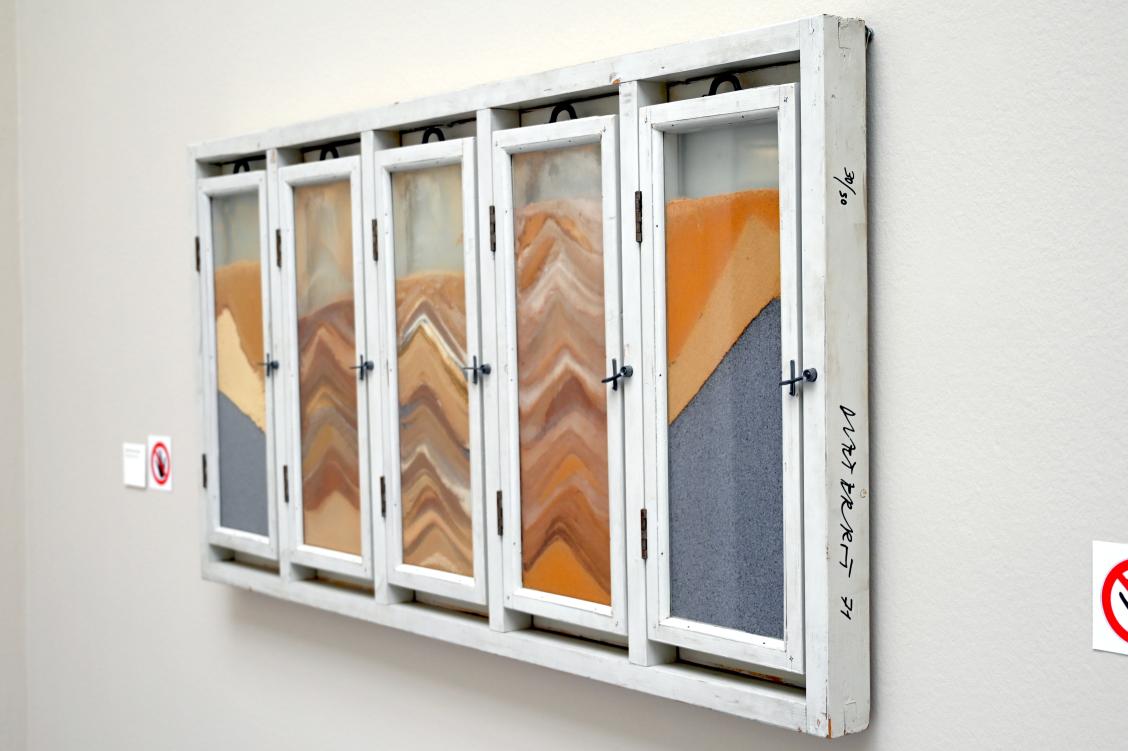 Dieter Roth (1965–1993), Gewürzfenster, Kiel, Kunsthalle, Natur als Material, 1973, Bild 2/3