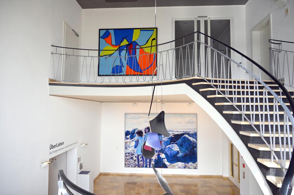 Martin Boyce (2004), Mobile (Werden wir jemals wieder zusammen sein), Kiel, Kunsthalle, Treppenhaus, 2004, Bild 3/4