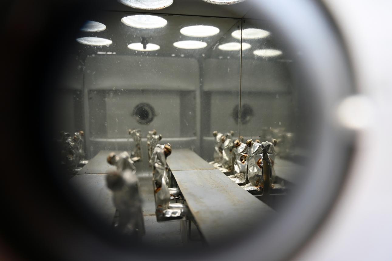 Jürgen Brodwolf (1972), Speisesaal (Altersheim), Kiel, Kunsthalle, Galerie Gang, 1972, Bild 4/6