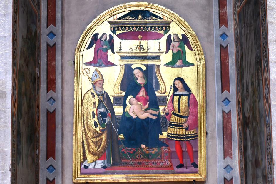 Sinibaldo Ibi (1462–1507), Thronende Maria mit Kind und den heiligen Ubaldo und Sebastian, Gubbio, Kathedrale Santi Mariano e Giacomo, 1507