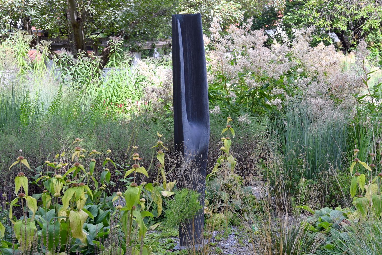 Willy Lütcke (1972), Stele (Plastik III/72), Regensburg, Stadtpark, 1972, Bild 4/5