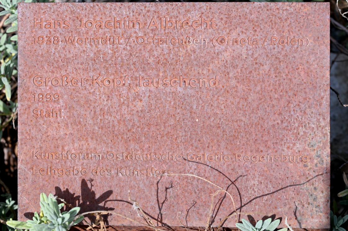 Hans Joachim Albrecht (1989–1999), Großer Kopf, lauschend, Regensburg, Stadtpark, 1999, Bild 4/4