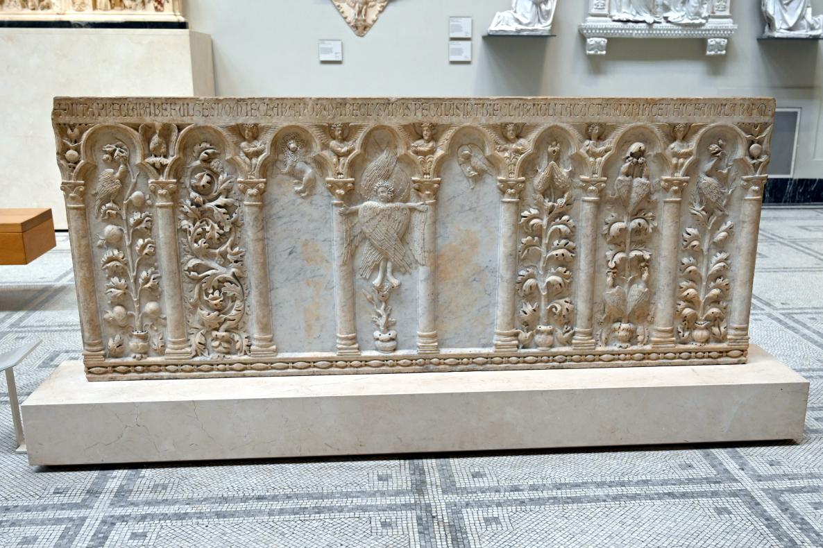 Vorderseite eines Sarkophags, London, Victoria and Albert Museum, 0. Etage, Mittelalter und Renaissance, um 1325