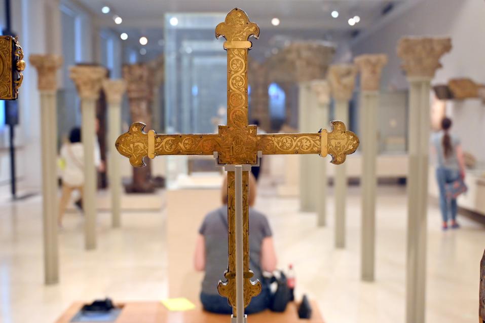 Hugo d'Oignies (Nachfolger) (1250), Reliquienkreuz, London, Victoria and Albert Museum, -1. Etage, Mittelalter und Renaissance, um 1250, Bild 2/3