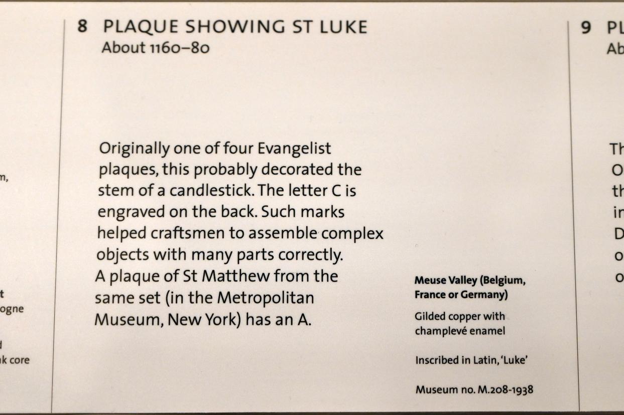 Plakette mit dem Evangelisten Lukas, London, Victoria and Albert Museum, -1. Etage, Mittelalter und Renaissance, um 1160–1180, Bild 2/2