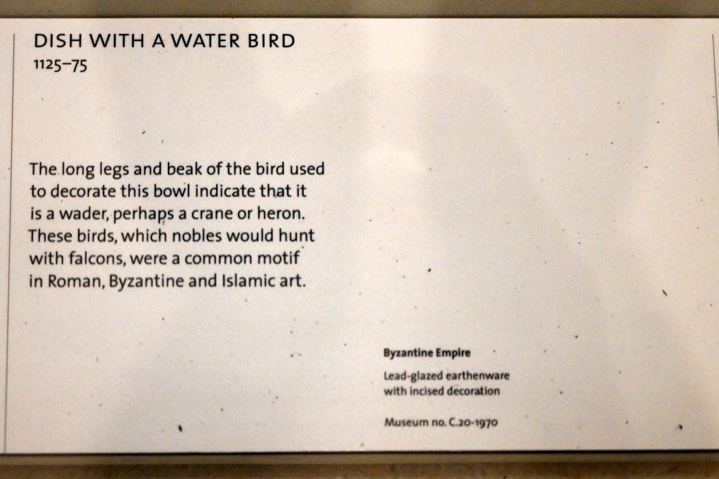 Schale mit Vogelmotiv, London, Victoria and Albert Museum, -1. Etage, Mittelalter und Renaissance, 1125–1175, Bild 2/2