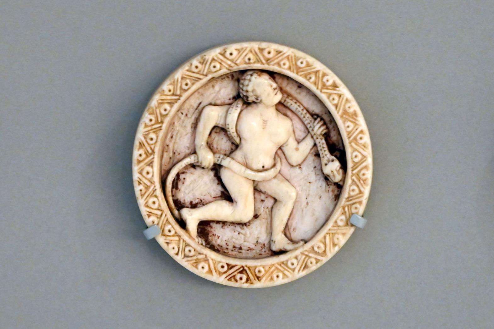 Spielstein mit Sternbild Schlangenträger, um 1150