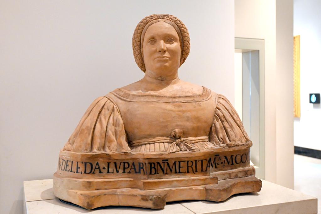 Alfonso Lombardi (Alfonso Cittadella) (1520–1530), Dame aus der Familie Lupari, London, Victoria and Albert Museum, 1. Etage, um 1515–1525, Bild 2/3