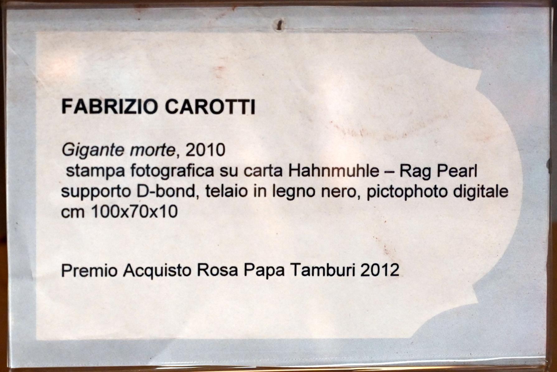 Fabrizio Carotti (2010), Toter Riese, Jesi, Städtische Kunstgalerie, Obergeschoss Saal 5, 2010, Bild 2/2