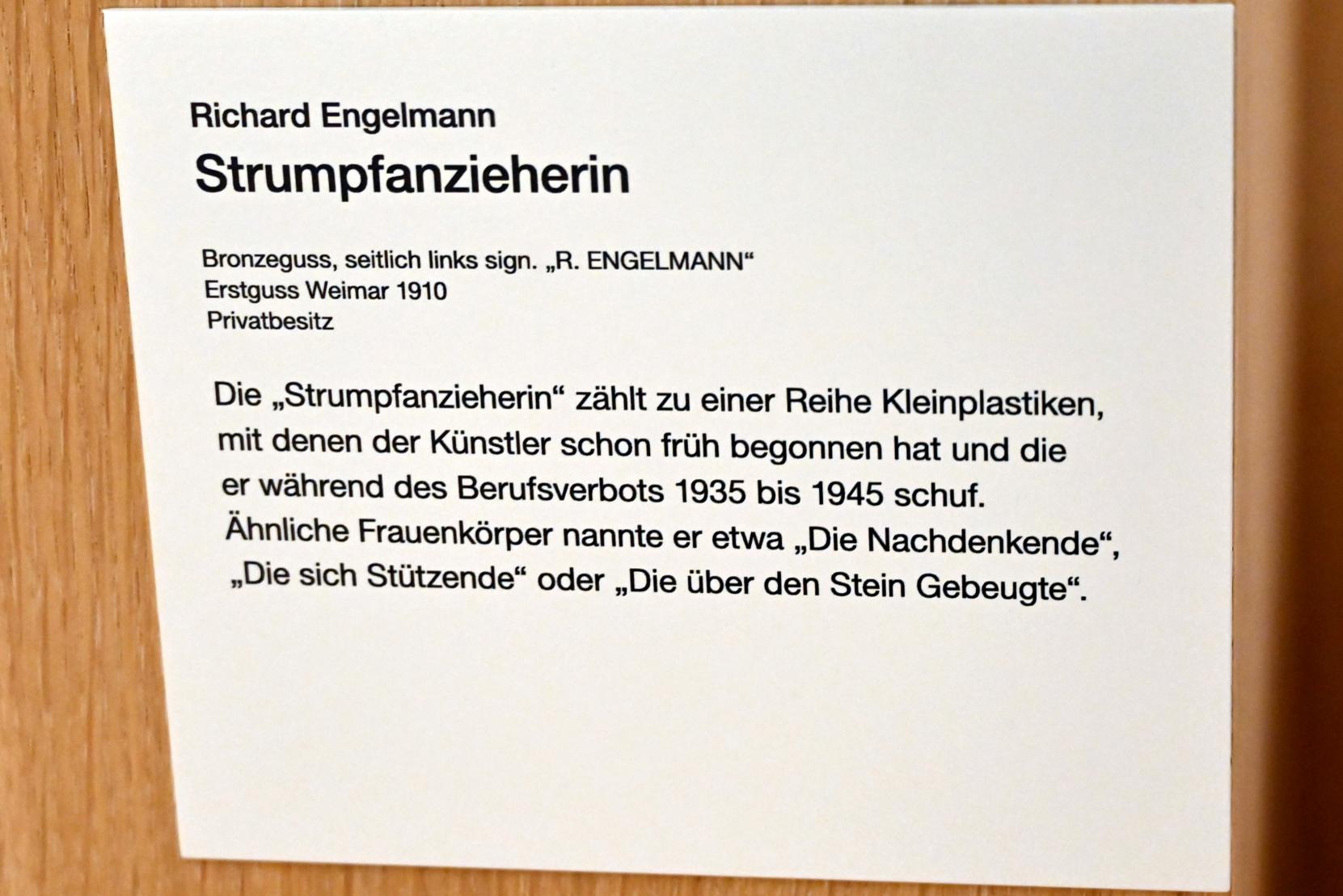 Richard Engelmann (1910), Strumpfanzieherin, Erding, Museum Erding, Erdinger Künstler, 1910, Bild 4/4