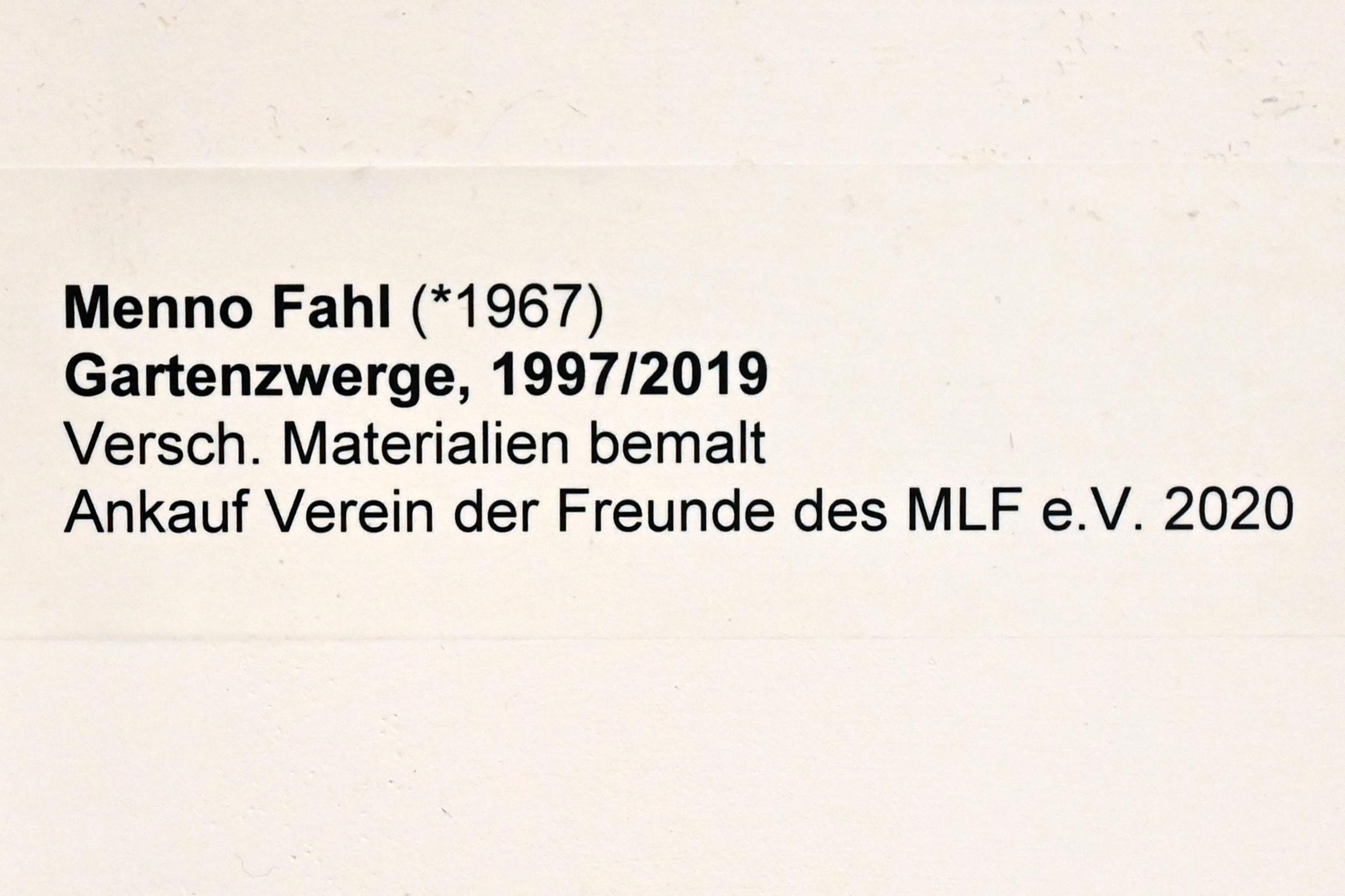 Menno Fahl (1997), Gartenzwerge, Neumarkt in der Oberpfalz, Museum Lothar Fischer, Obergeschoß Raum 1, 1997, Bild 3/3
