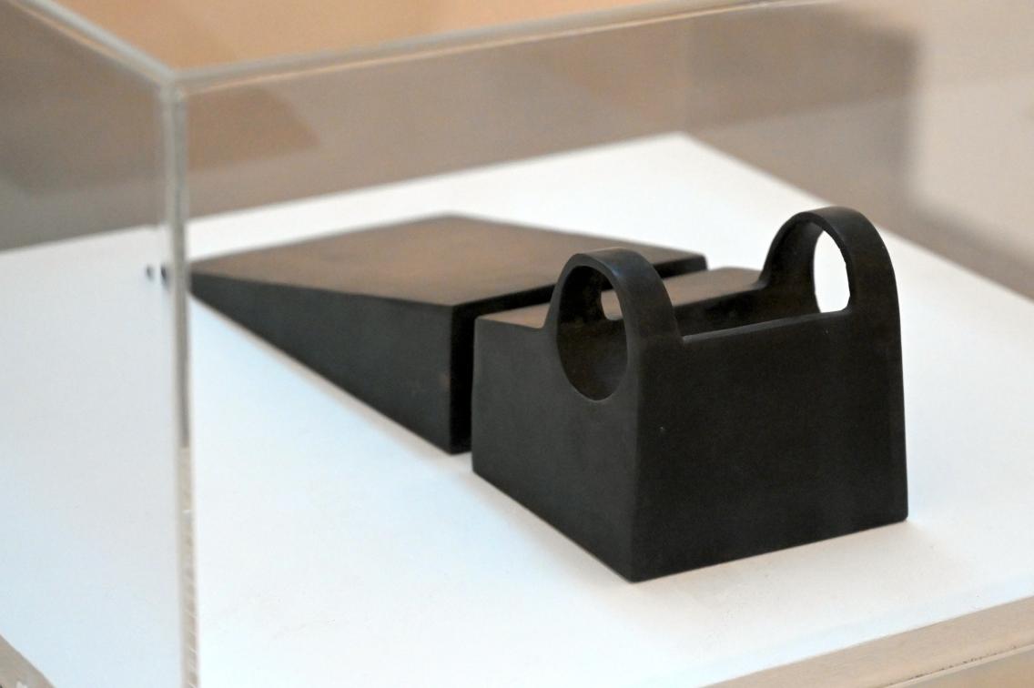 Kristina Redeker-Warter (1996–2008), Kleine Liegende, Neumarkt in der Oberpfalz, Museum Lothar Fischer, Obergeschoß Raum 8, 2008, Bild 2/4