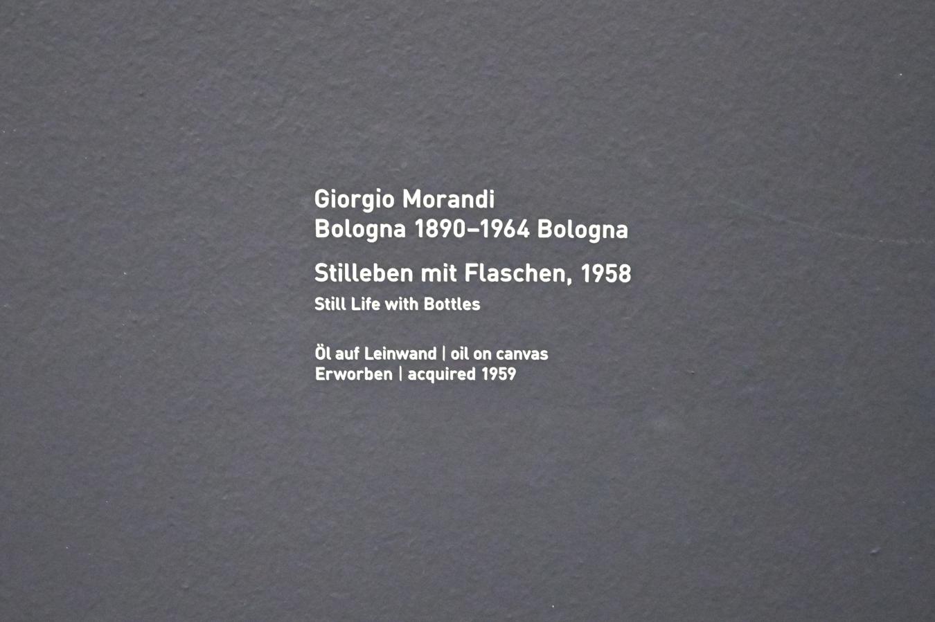 Giorgio Morandi (1935–1959), Stillleben mit Flaschen, München, Pinakothek der Moderne, Saal 30 2022, 1958, Bild 2/2
