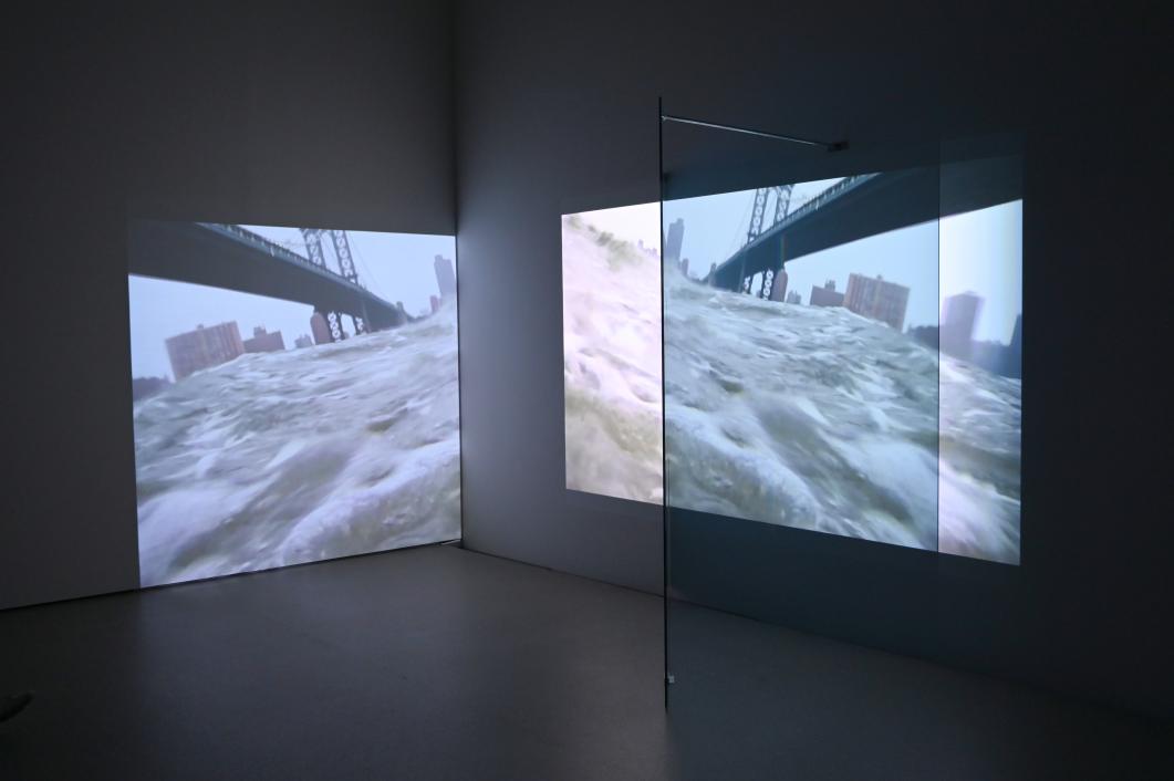 Haubitz + Zoche (2014), Hochwasser (High Tide), München, Pinakothek der Moderne, Saal 28 2022, 2014–2015, Bild 2/3