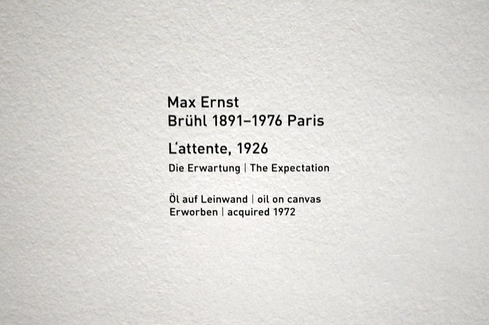 Max Ernst (1912–1970), Die Erwartung (L'attente), München, Pinakothek der Moderne, Saal 8 2022, 1926, Bild 2/2