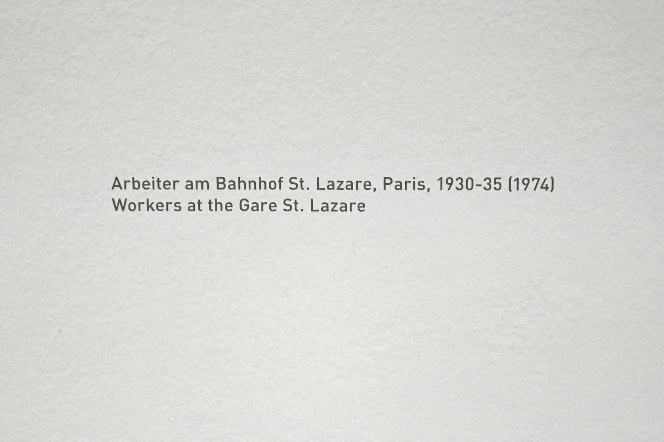 Florence Henri (1928–1932), Arbeiter am Bahnhof St. Lazare, Paris, München, Pinakothek der Moderne, Saal 5 2022, 1930–1935, Bild 2/3