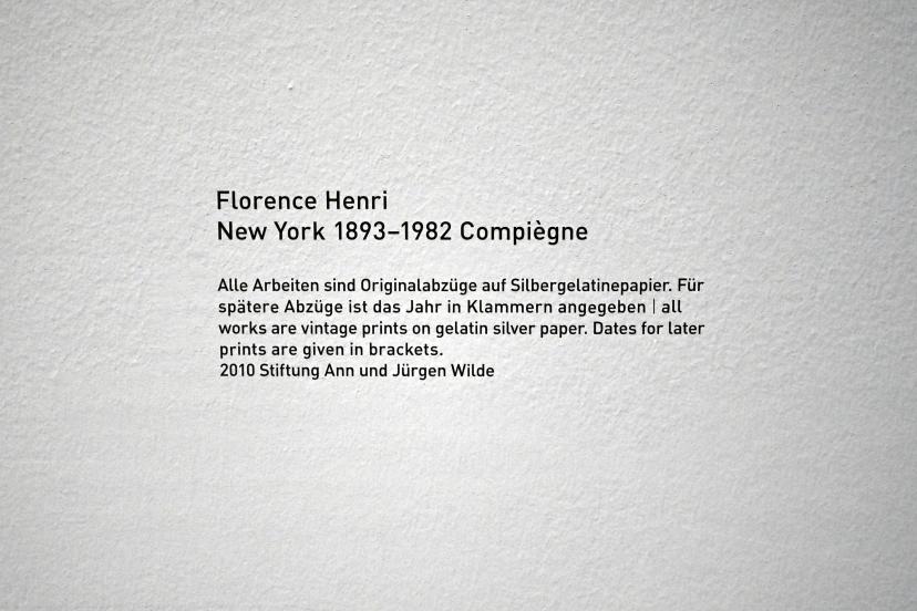 Florence Henri (1928–1932), Flohmarkt, Marché aux Puces, Paris, München, Pinakothek der Moderne, Saal 5 2022, 1930–1935, Bild 3/3