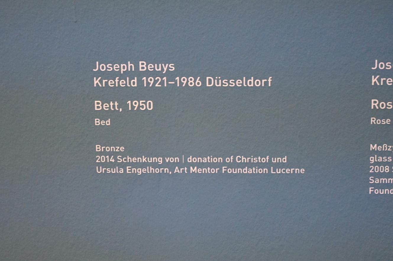 Joseph Beuys (1948–1985), Bett, München, Pinakothek der Moderne, Saal 11 2022, 1950, Bild 3/3