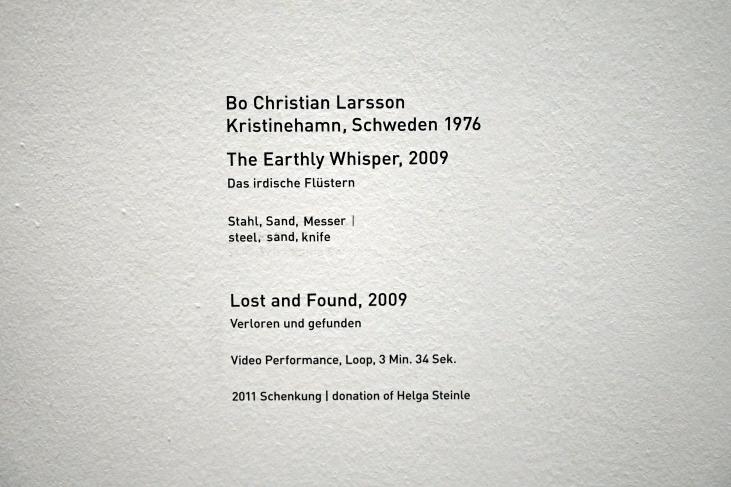 Bo Christian Larsson (2009), Das irdische Flüstern (The Earthly Whisper), München, Pinakothek der Moderne, Saal 15 2022, 2009, Bild 3/3