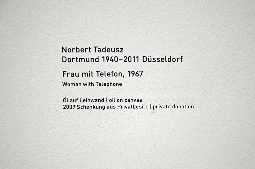 Norbert Tadeusz (1966–2004), Frau mit Telefon, München, Pinakothek der Moderne, Saal 17 2022, 1967, Bild 2/2