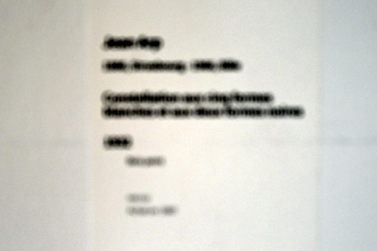 Hans (Jean) Arp (1914–1965), Konstellation mit fünf weißen und zwei schwarzen Formen, Paris, Musée d’art moderne de la Ville de Paris, Saal 1, 1932, Bild 2/2