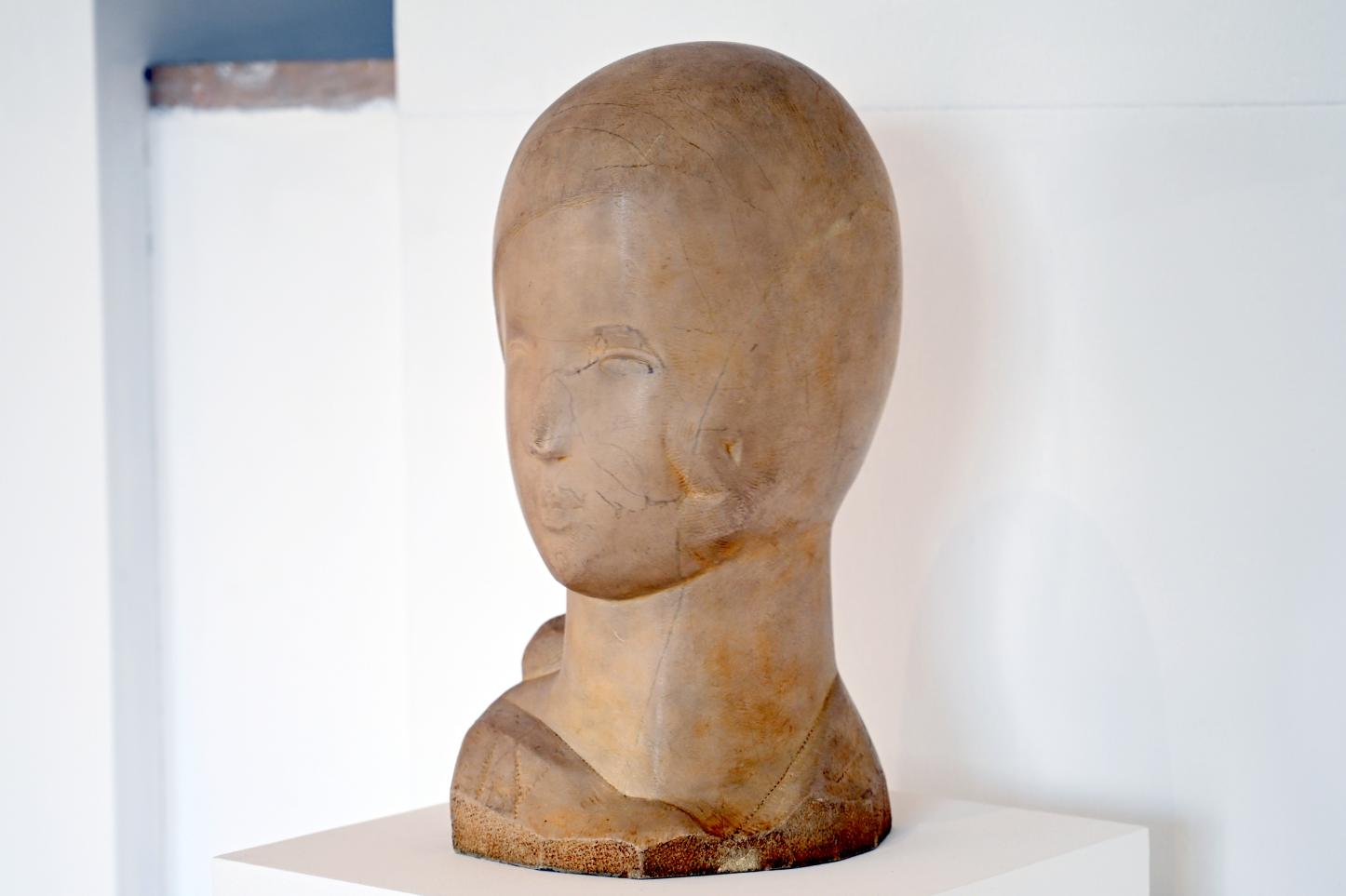 József Csáky (1938), Büste einer jungen Frau, Paris, Musée d’art moderne de la Ville de Paris, Saal 2, um 1938, Bild 2/4