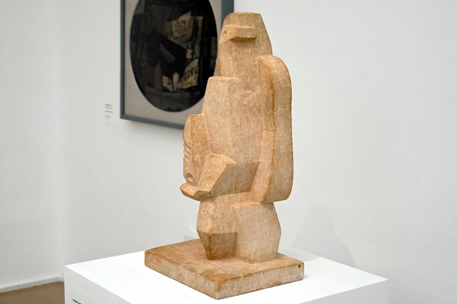 Jacques Lipchitz (1913–1938), Sitzende Klarinette spielende Figur II, Paris, Musée d’art moderne de la Ville de Paris, Saal 5, 1920, Bild 2/3