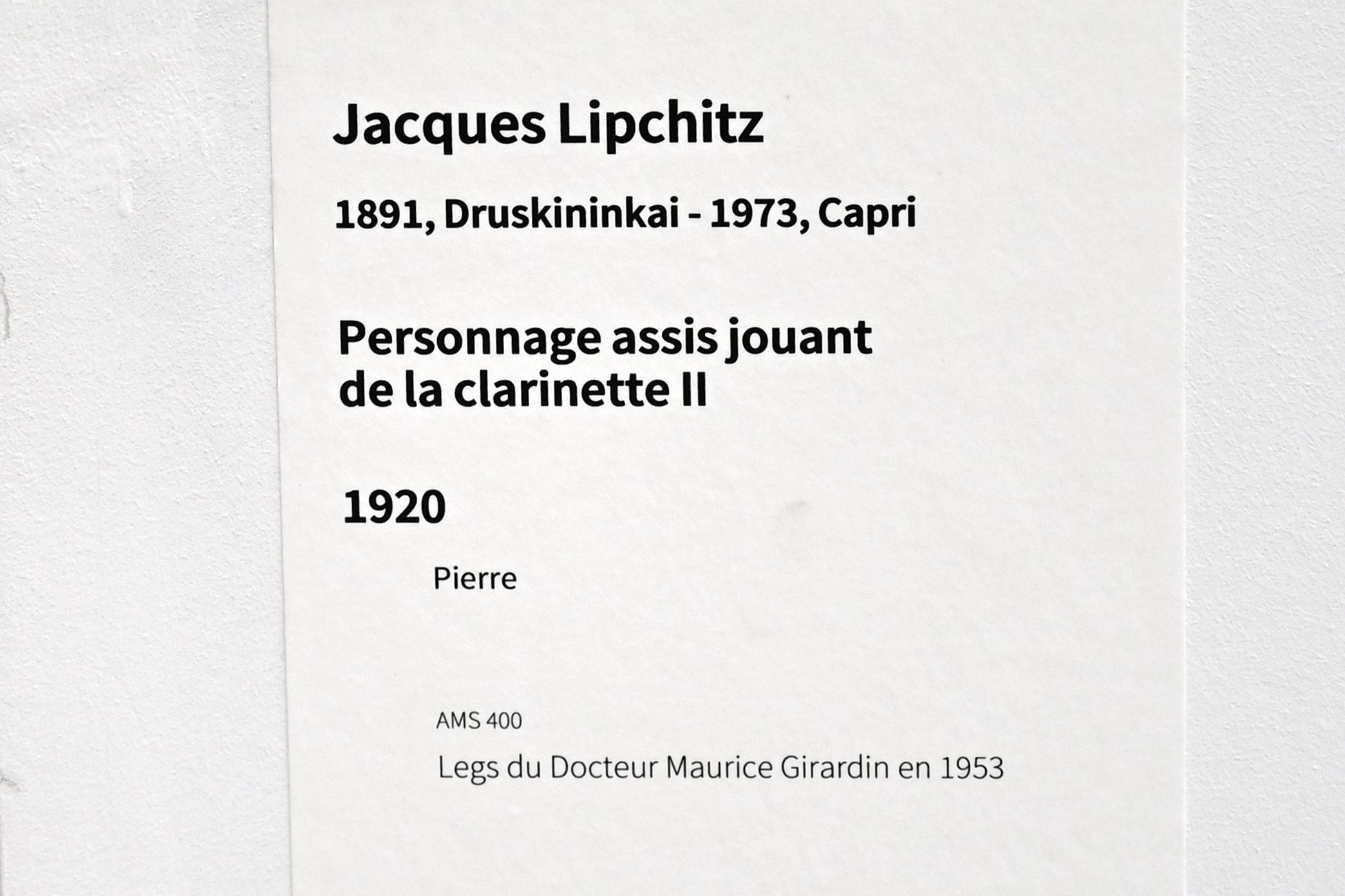 Jacques Lipchitz (1913–1938), Sitzende Klarinette spielende Figur II, Paris, Musée d’art moderne de la Ville de Paris, Saal 5, 1920, Bild 3/3