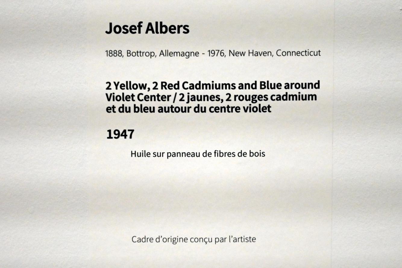 Josef Albers (1927–1967), 2 Gelb, 2 Kadmiumrot und Blau um ein violettes Zentrum, Paris, Musée d’art moderne de la Ville de Paris, Saal 13, 1947, Bild 2/2