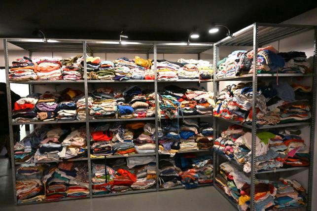 Christian Boltanski (1970–2000), Reserve für das Kindermuseum I, Paris, Musée d’art moderne de la Ville de Paris, Saal Boltanski, 1989, Bild 2/4