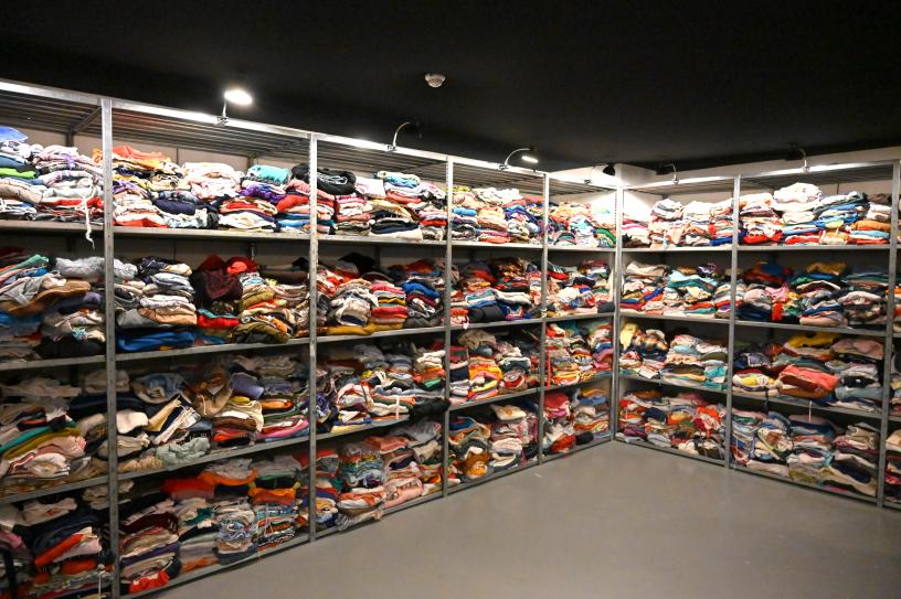 Christian Boltanski (1970–2000), Reserve für das Kindermuseum I, Paris, Musée d’art moderne de la Ville de Paris, Saal Boltanski, 1989, Bild 3/4