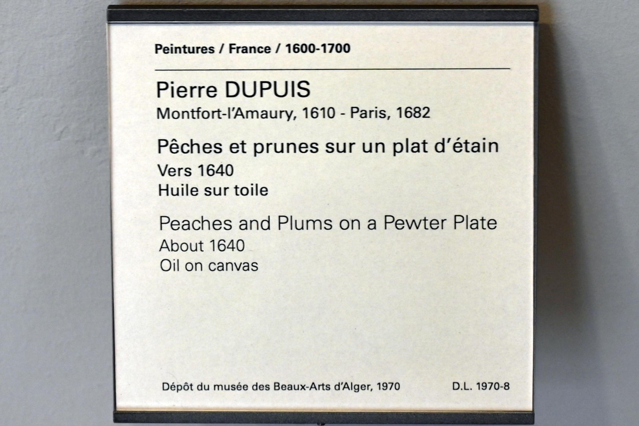 Pierre Dupuis (1640–1650), Pfirsiche und Pflaumen auf einem Zinnteller, Paris, Musée du Louvre, Saal 911, um 1640, Bild 2/2