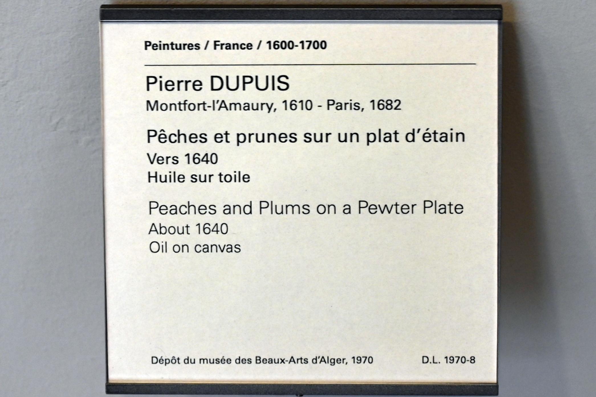Pierre Dupuis (1640–1650), Pfirsiche und Pflaumen auf einem Zinnteller, Paris, Musée du Louvre, Saal 911, um 1640, Bild 2/2
