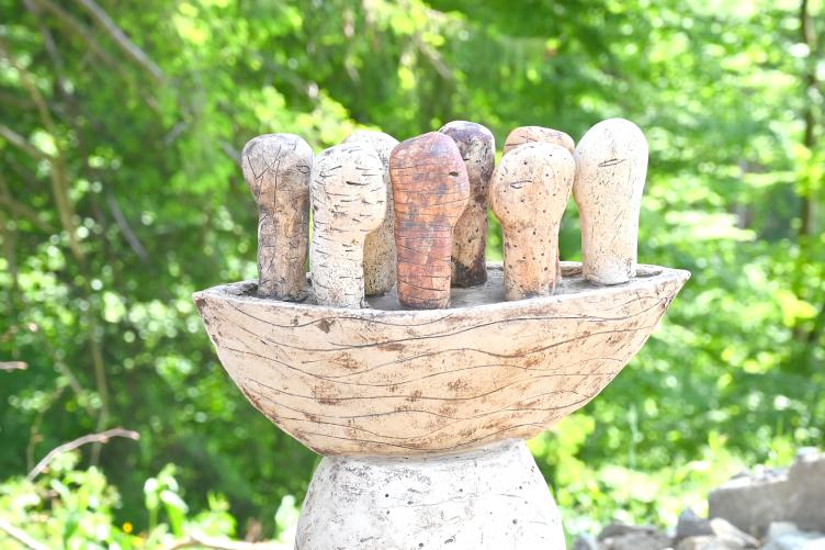 Gabi Hanner (Undatiert), Grundpflichten gegenüber der Gemeinschaft, Artikel 29, Freyung, Pfad der Menschenrechte, Undatiert, Bild 3/7