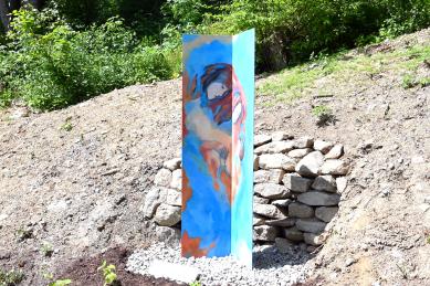 Rosemarie Wurm (Undatiert), Recht auf Familie, Artikel 16, Freyung, Pfad der Menschenrechte, Undatiert, Bild 2/4