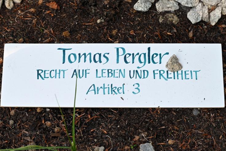 Tomáš Pergler (Undatiert), Recht auf Leben und Freiheit, Artikel 3, Freyung, Pfad der Menschenrechte, Undatiert, Bild 5/5