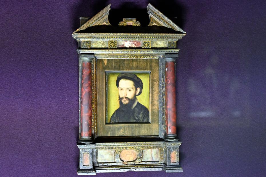 Corneille de Lyon (Werkstatt) (1536–1560), Vermutliches Porträt des Clément Marot (1496-1544), Dichter von Franz I., König von Frankreich von 1515 bis 1547, Paris, Musée du Louvre, Saal 822, um 1536–1537, Bild 1/2
