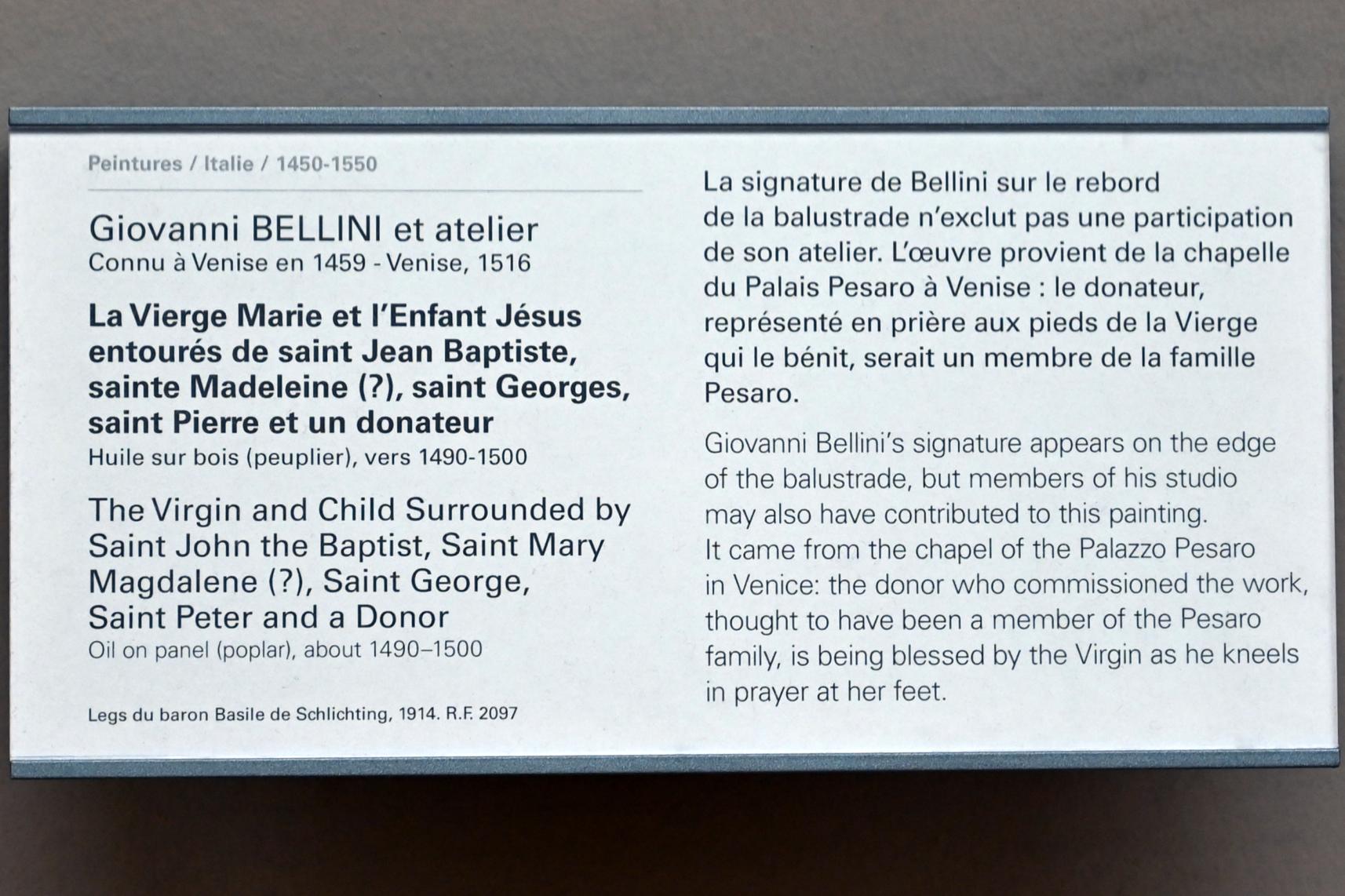 Giovanni Bellini (1452–1515), Die Jungfrau und das Kind, umgeben von Johannes dem Täufer, der Heiligen Maria Magdalena (?), dem Heiligen Georg, dem Heiligen Petrus und einem Stifter, Venedig, Palazzo Giustinian Pesaro, jetzt Paris, Musée du Louvre, Saal 710b, um 1490–1500, Bild 2/2
