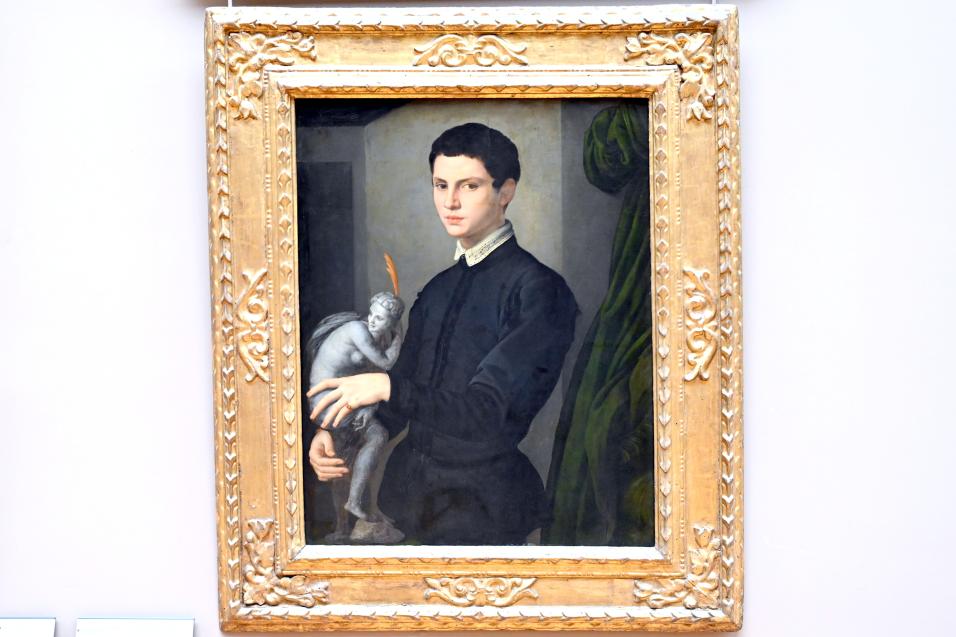 Agnolo di Cosimo di Mariano (Bronzino) (1526–1560), Porträt eines jungen Mannes mit einer Statuette, Paris, Musée du Louvre, Saal 712b, um 1550
