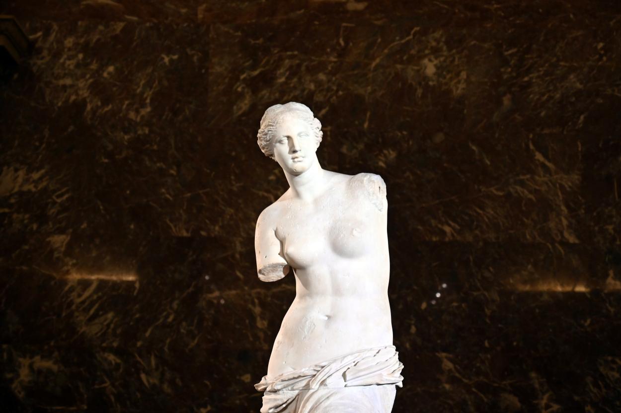 Venus von Milo, Paris, Musée du Louvre, Saal 345, Ende 2. Jhd. v. Chr., Bild 2/4