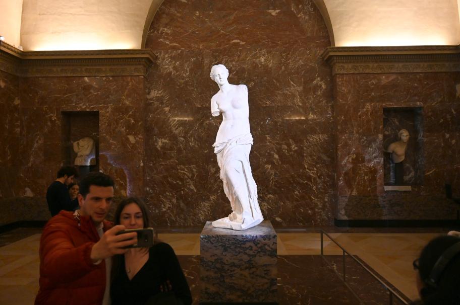 Venus von Milo, Paris, Musée du Louvre, Saal 345, Ende 2. Jhd. v. Chr., Bild 3/4