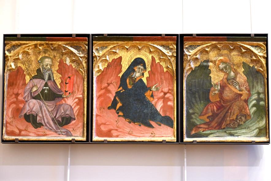 Meister von Albocasser (1410), Die Schmerzensmutter, umgeben vom Heiligen Antonius Abbas und dem Heiligen Johannes dem Evangelisten, Paris, Musée du Louvre, Saal 730, um 1400–1420