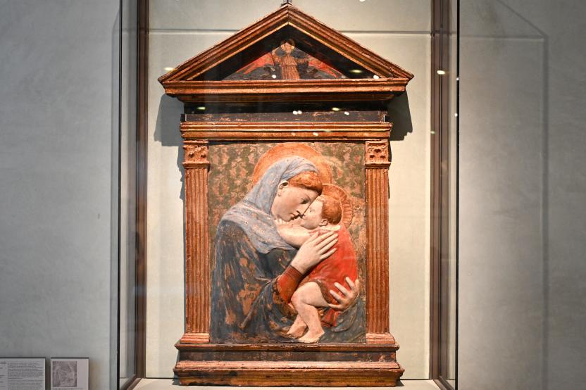 Donatello (Nachahmer) (1427–1850), Maria mit Kind (Pazzi-Madonna), Paris, Musée du Louvre, Saal 160, um 1450