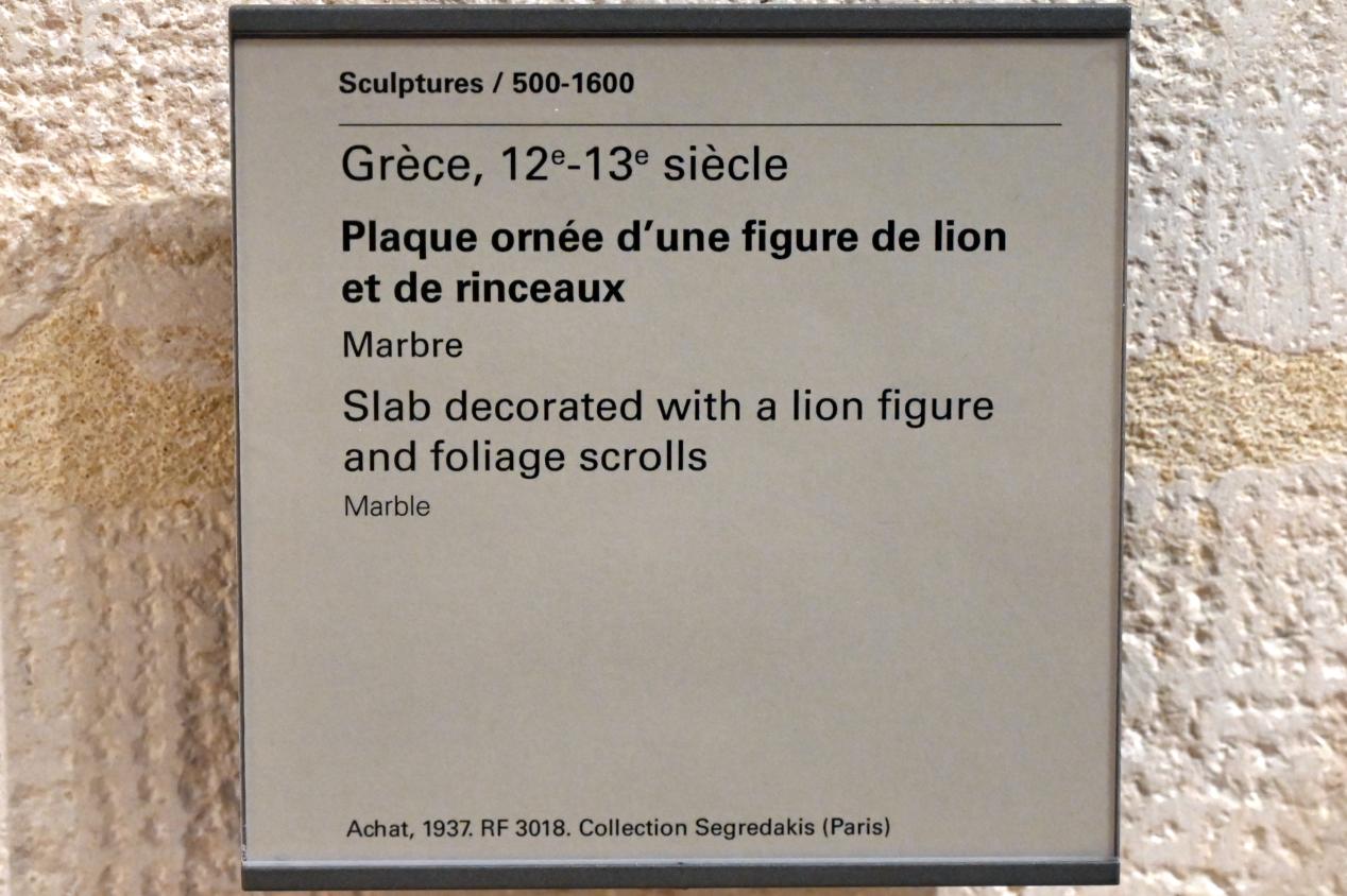 Plakette mit Löwenfigur und Blattwerk verziert, Paris, Musée du Louvre, Saal 160, um 1100–1300, Bild 2/2