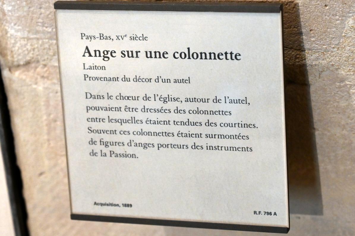 Engel auf schlanken Säulen, Paris, Musée du Louvre, Saal 169, 15. Jhd., Bild 2/2