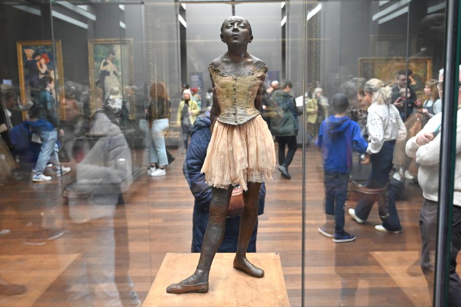 Edgar Degas (1855–1909), Kleine Tänzerin mit vierzehn Jahren (Große bekleidete Tänzerin), Paris, Musée d’Orsay, 1878–1881